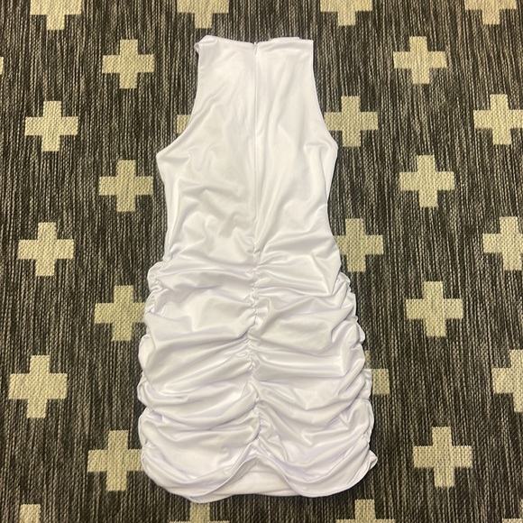 Stretchy White Medium Dress - Picture 3 of 4